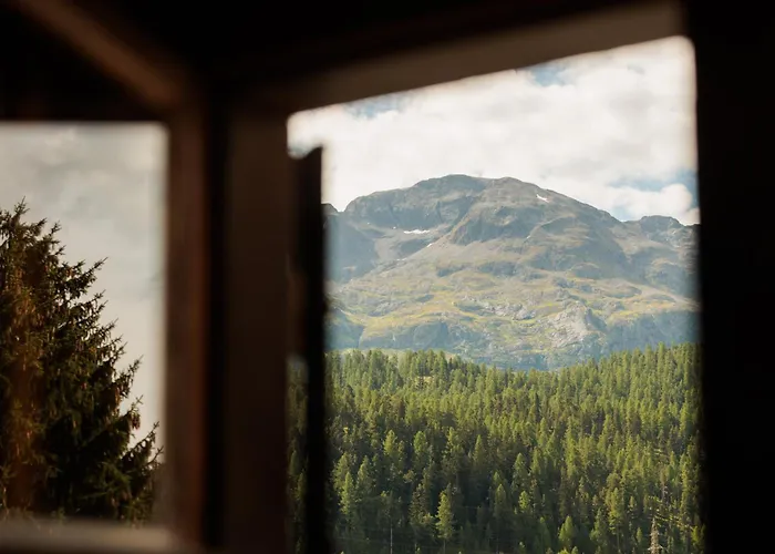 Chesa Rosatsch - Of Food Szálloda 4*