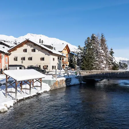 凯萨罗萨兹酒店 - 食物之家 4*