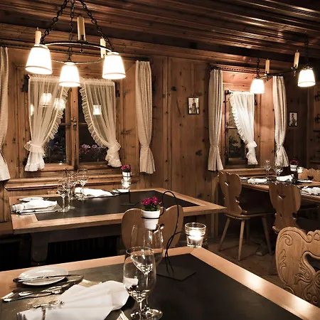 凯萨罗萨兹酒店 - 食物之家